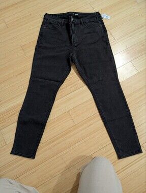 Old Navy black skinny jeans